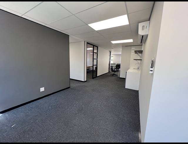 130M² OFFICE TO LET IN HYDE PARK
